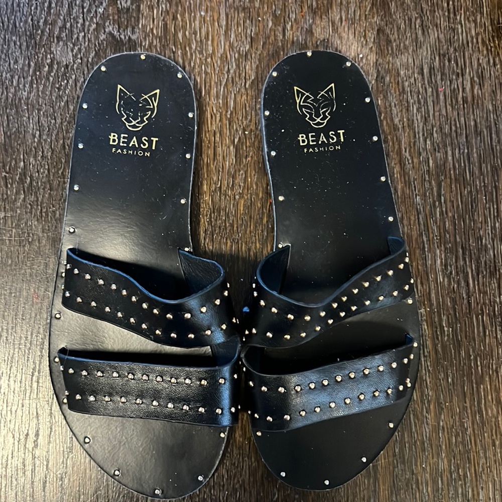 Beast Fashion-Black, gold studded slide
